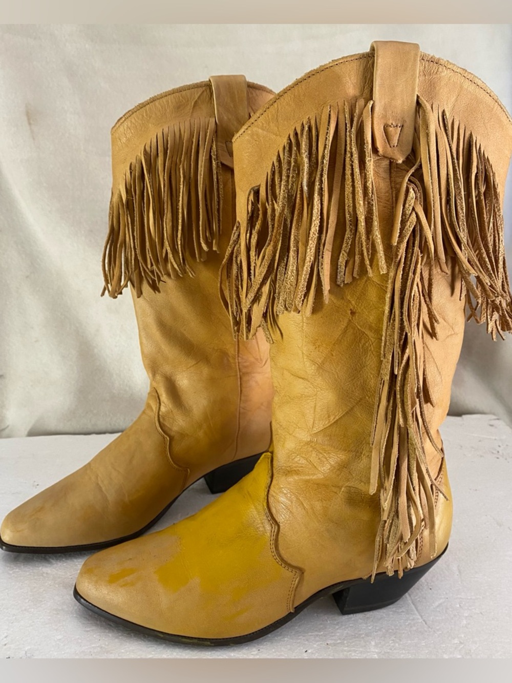 DINGO Women’s Tan Leather Fringe Western Boots -Size 6-M .
